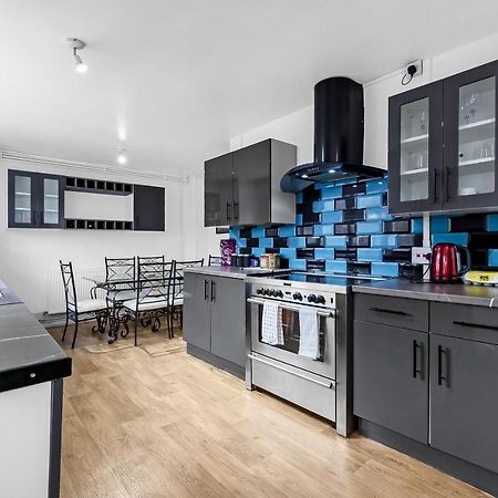 Stylish Excel 3 Bedroom Flat Лондон Экстерьер фото