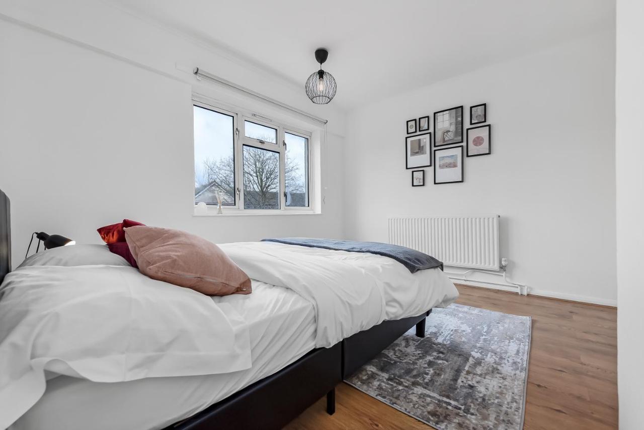 Stylish Excel 3 Bedroom Flat Лондон Экстерьер фото