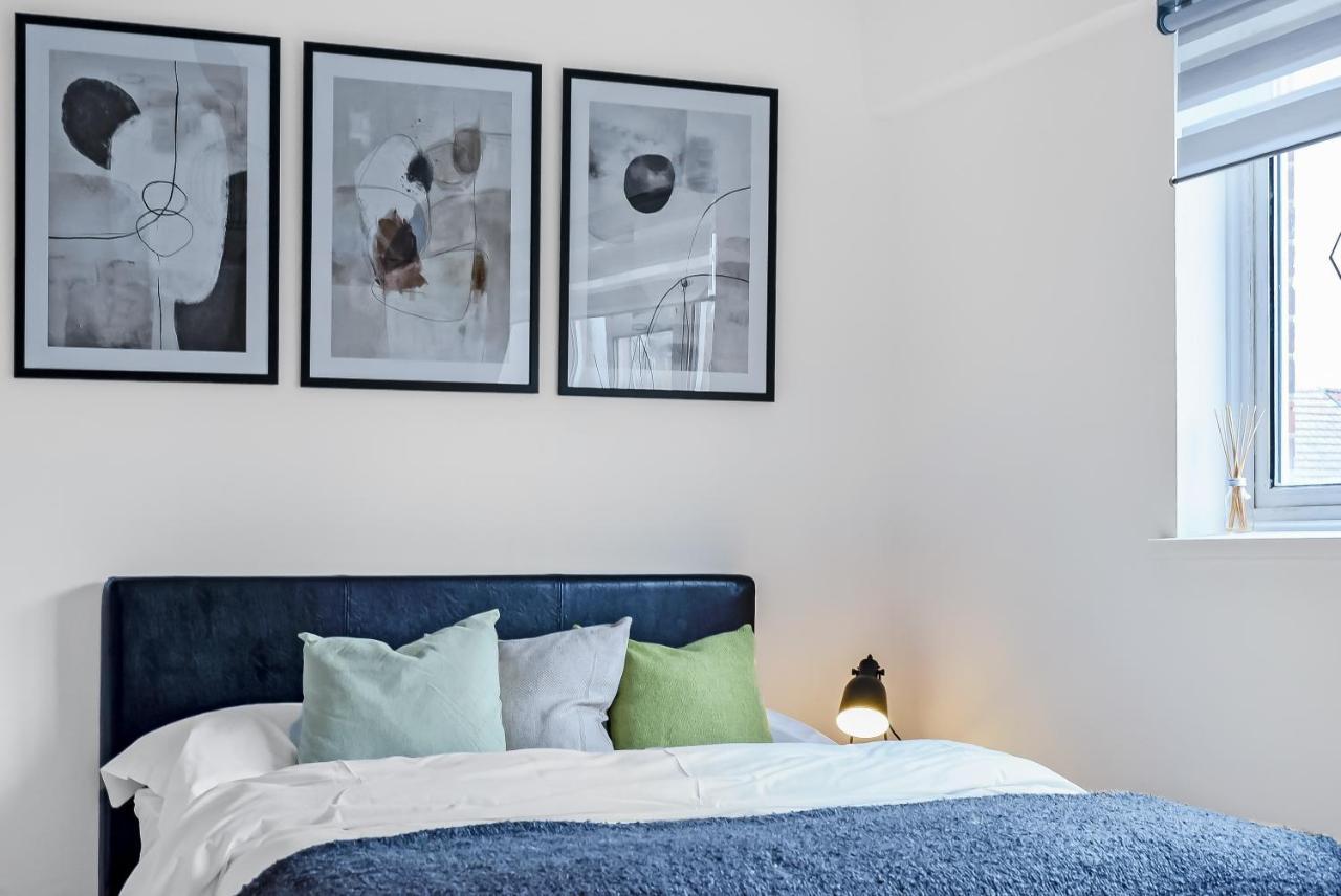 Stylish Excel 3 Bedroom Flat Лондон Экстерьер фото
