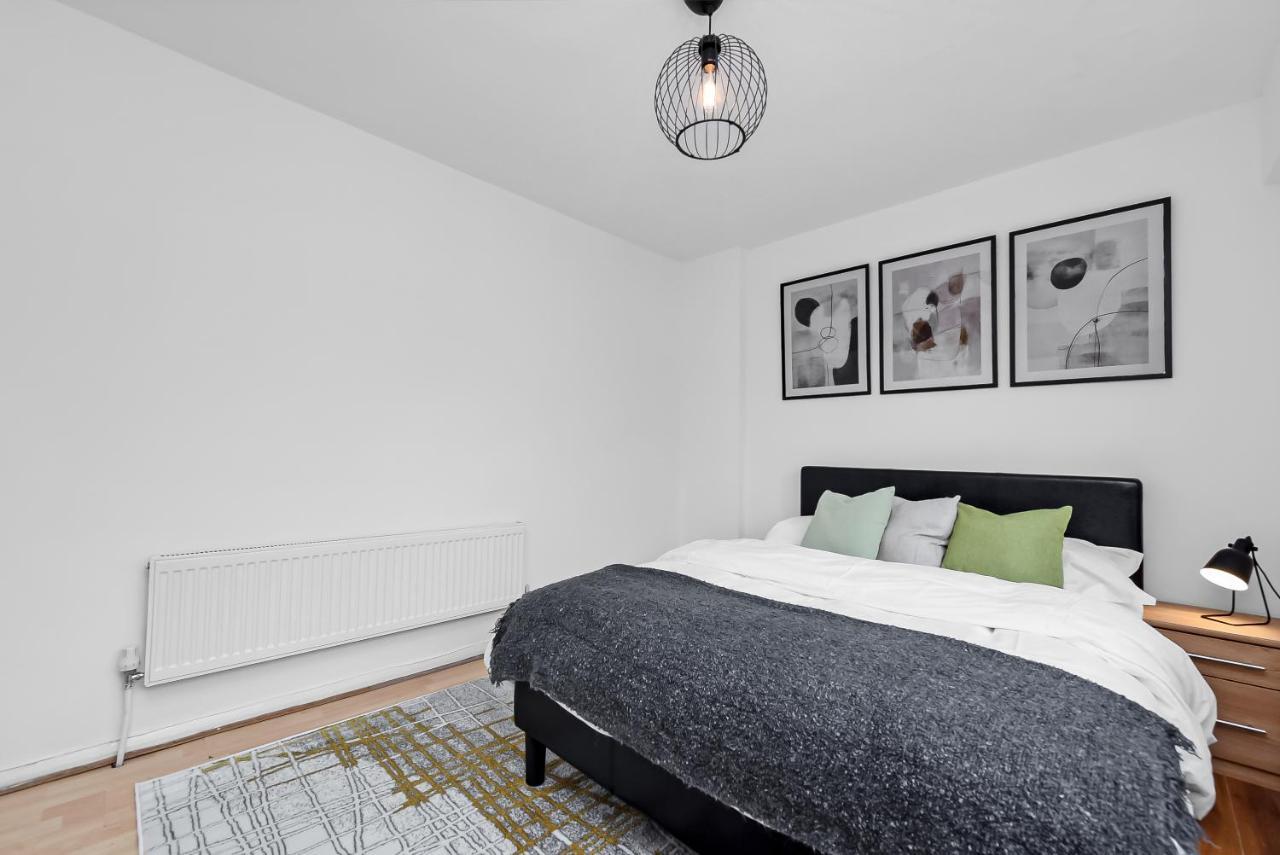 Stylish Excel 3 Bedroom Flat Лондон Экстерьер фото