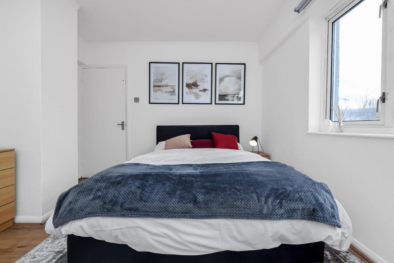 Stylish Excel 3 Bedroom Flat Лондон Экстерьер фото