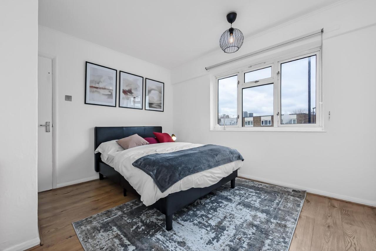 Stylish Excel 3 Bedroom Flat Лондон Экстерьер фото