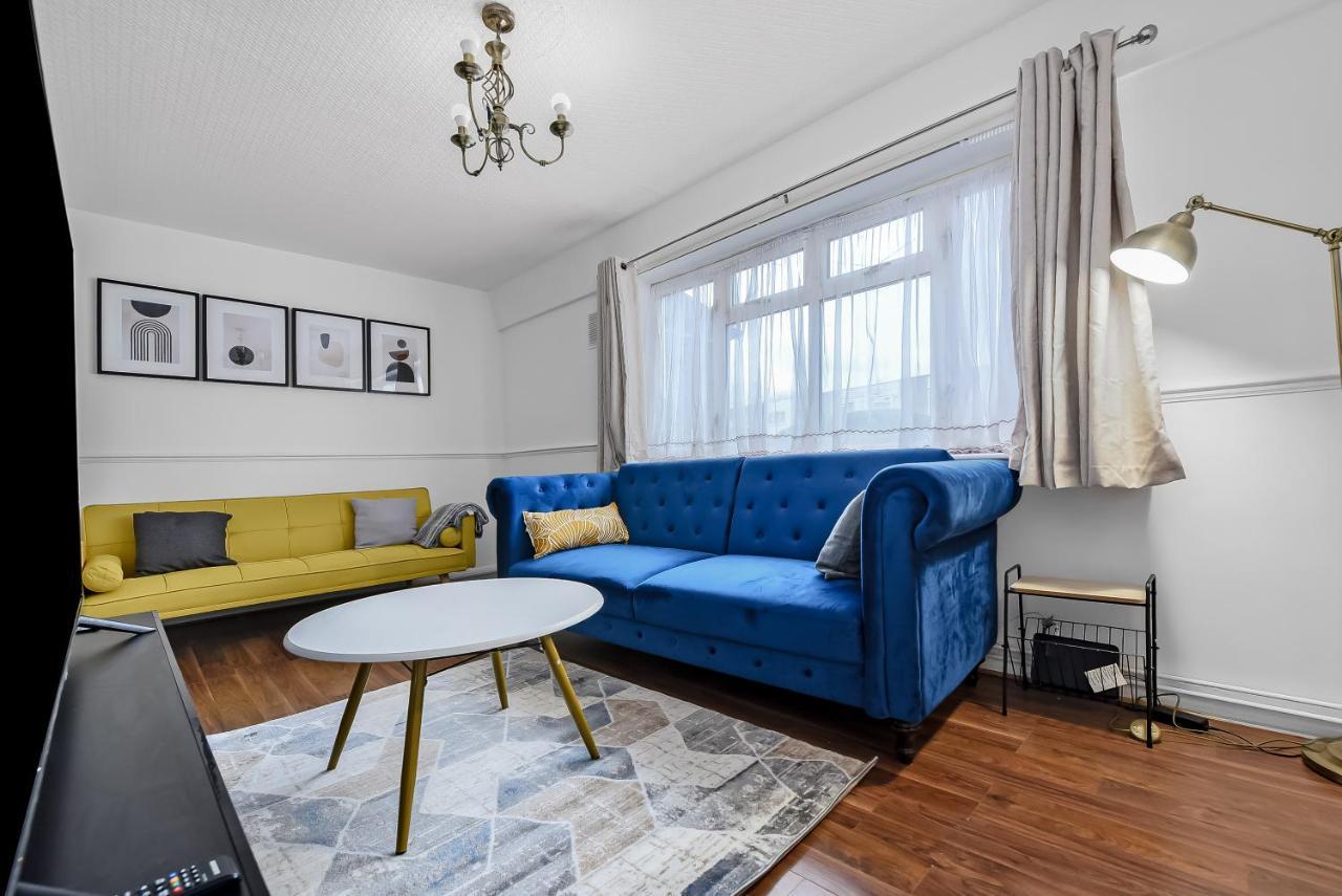 Stylish Excel 3 Bedroom Flat Лондон Экстерьер фото